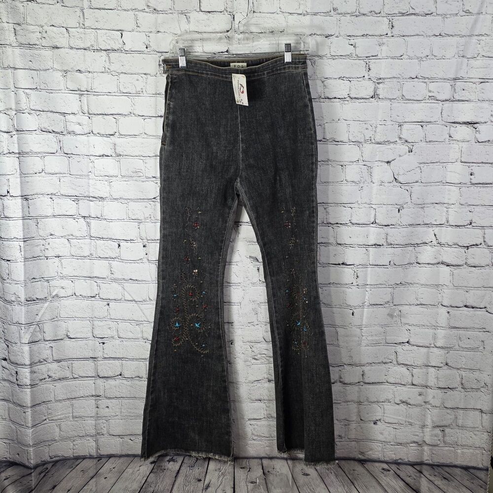 Podunk Annie's Women's Medium ( 28x32) Black Embroider Flare Cut Denim Jeans